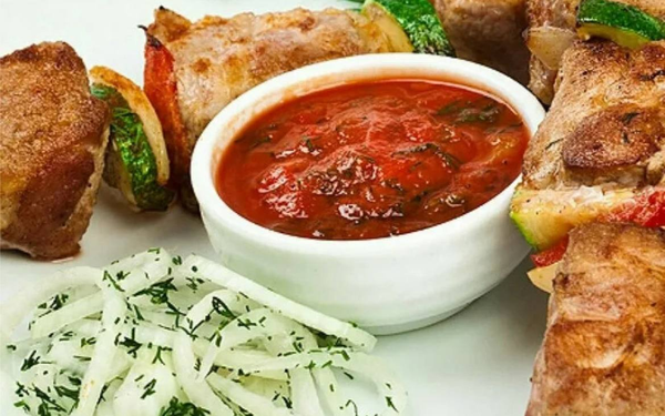 Tomato sauce with onions