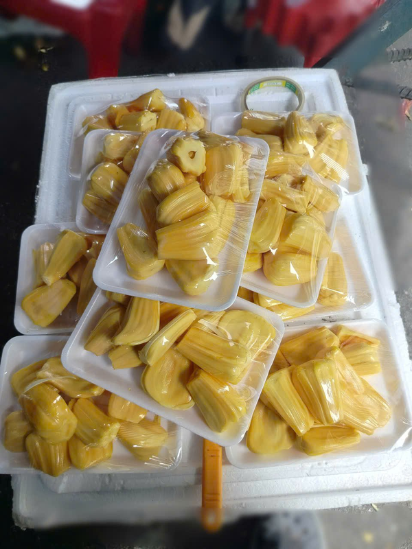 ящик с джекфрутом