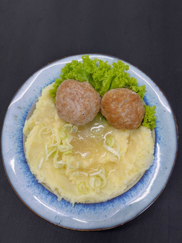 Cutlets with mash potatoes 